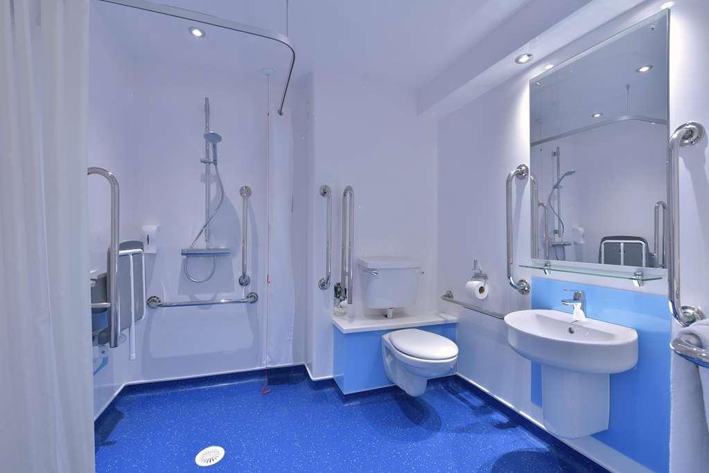Travelodge ケアフィリ 部屋 写真