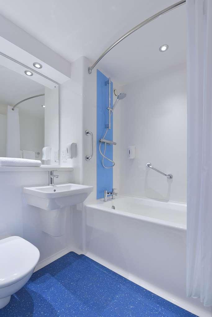 Travelodge ケアフィリ 部屋 写真