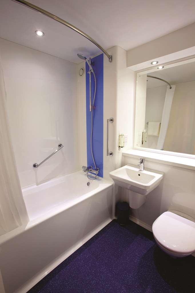Travelodge ケアフィリ 部屋 写真